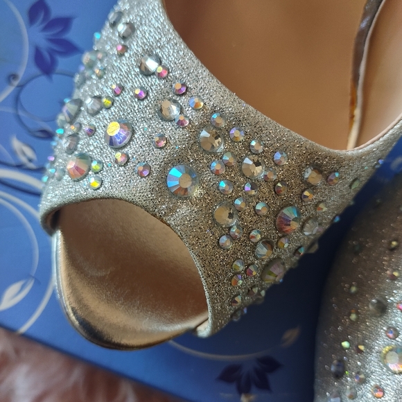 Silver shimmer Prom/Wedding heels - Picture 2 of 8